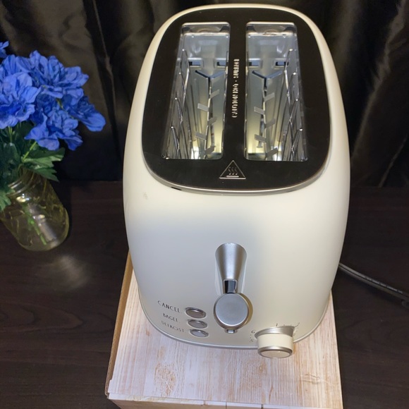 Rae Dunn toaster - Picture 4 of 5